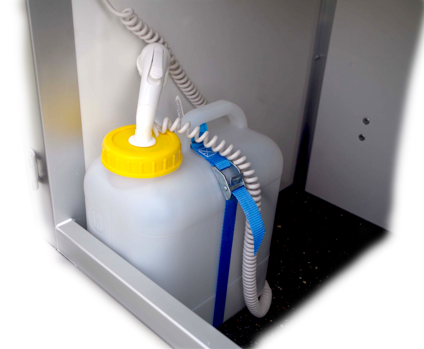 Wasserkanister mit Brause